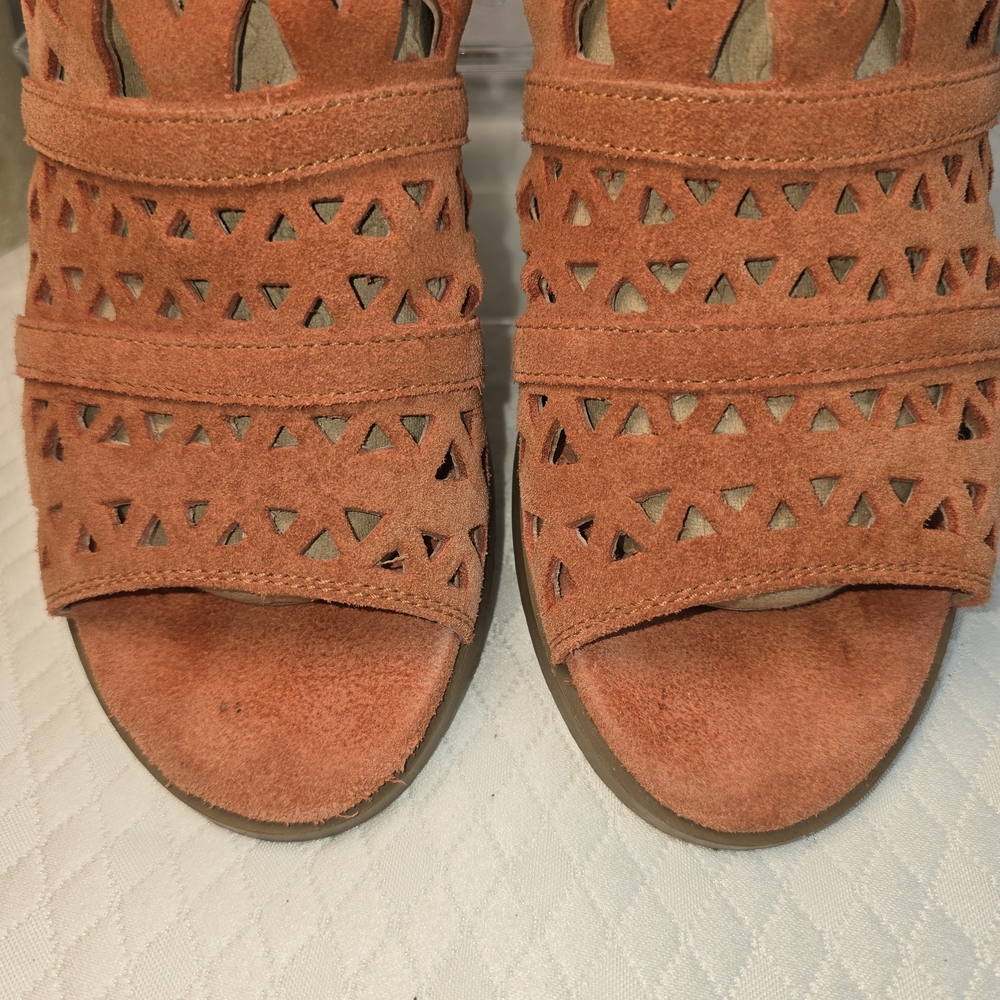 DIBA DREAMER ORANGE SUEDE FLAT SANDAL LASER-CUT GEOMETRIC PATTERN OPEN TOE 6.5 - Picture 7 of 10